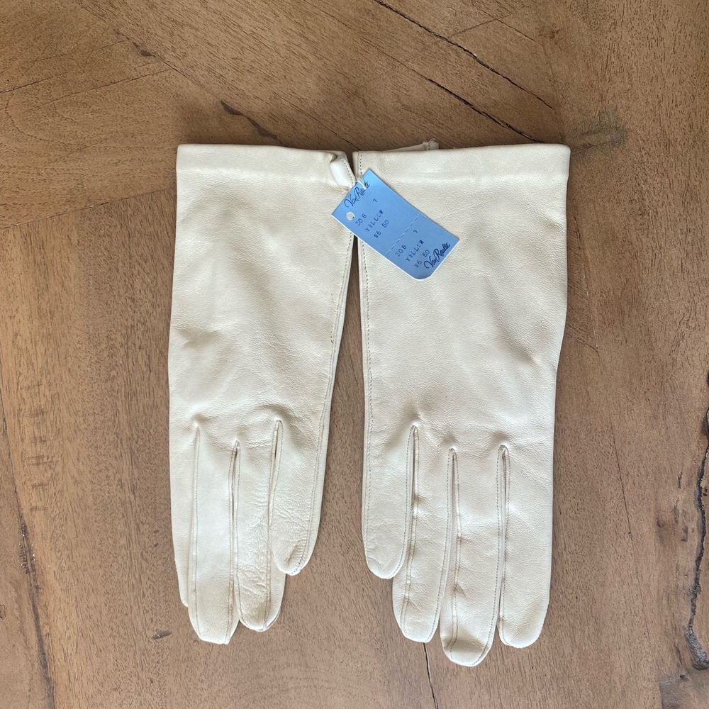 Vintage Retro Pale Yellow Short Leather Gloves